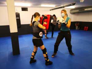 Training, Frauen, Techniken mit Boxen und Kicks, Sparring, Selbstverteidigung, Kampfkunst, Fitness, Women Martial Arts